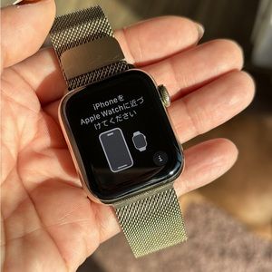 40 mm Apple Watch Series 6 Gold Stainless Steel w/ Milanese Band